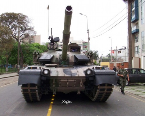 Xe tăng chủ lực MBT-2000 của Trung Quốc.